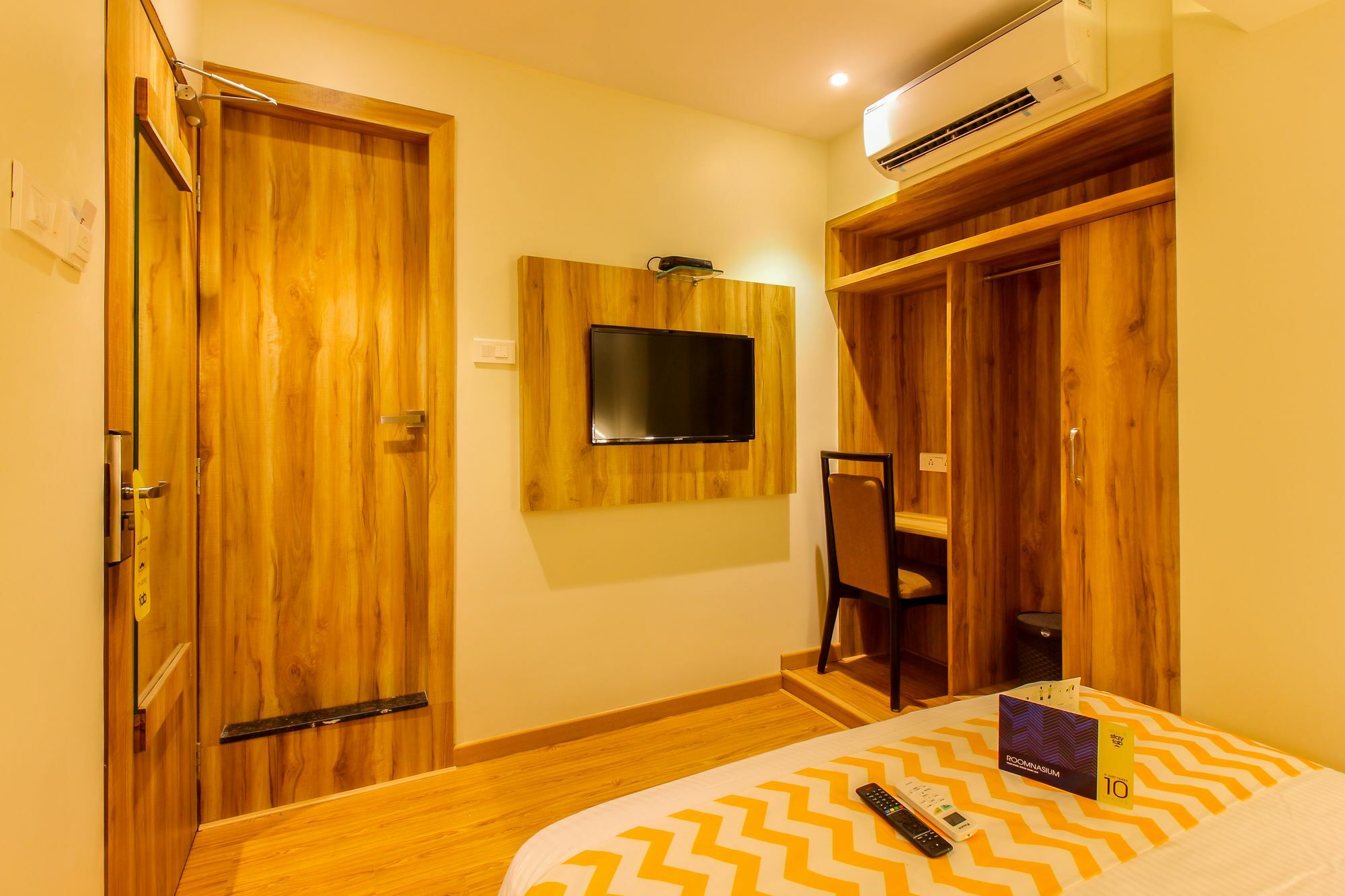 Fluorescent By Bizzgrow Hotels International Airport - Formerly Known As Byaris International Mumbai Exterior photo
