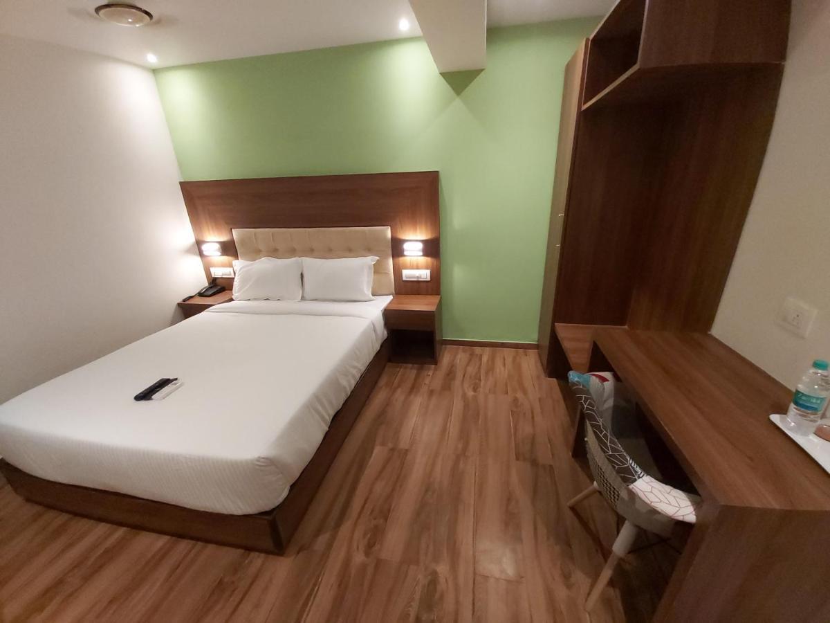 Fluorescent By Bizzgrow Hotels International Airport - Formerly Known As Byaris International Mumbai Exterior photo